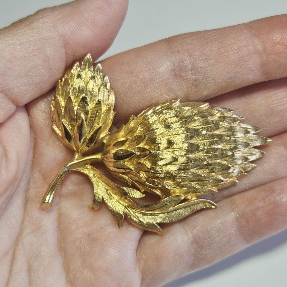 Vintage Gold Tone Thistle Botanical Flower Brooch
